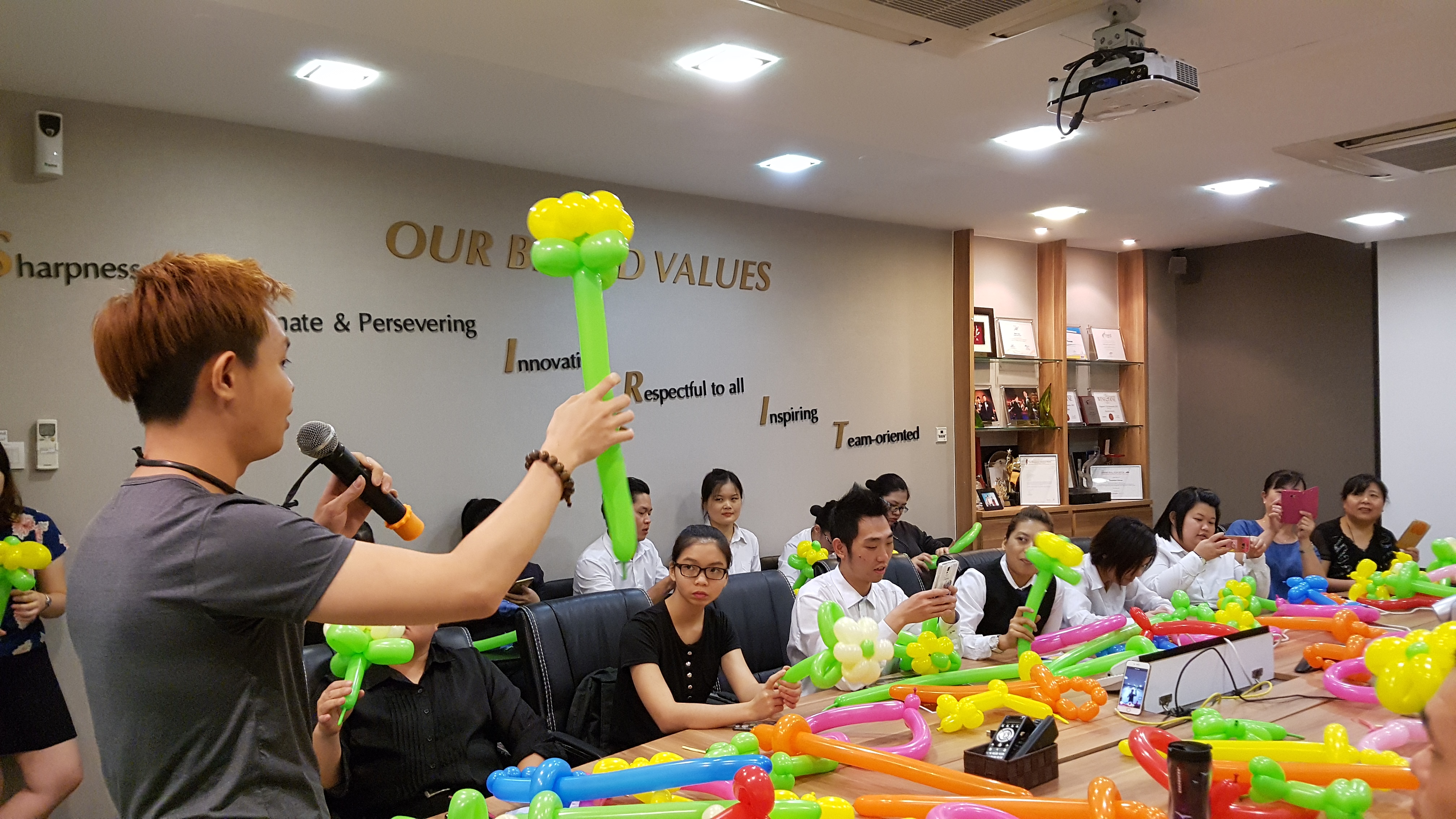 , Balloon sculpting workshop for Paradise Group Singapore!, Singapore Balloon Decoration Services - Balloon Workshop and Balloon Sculpting