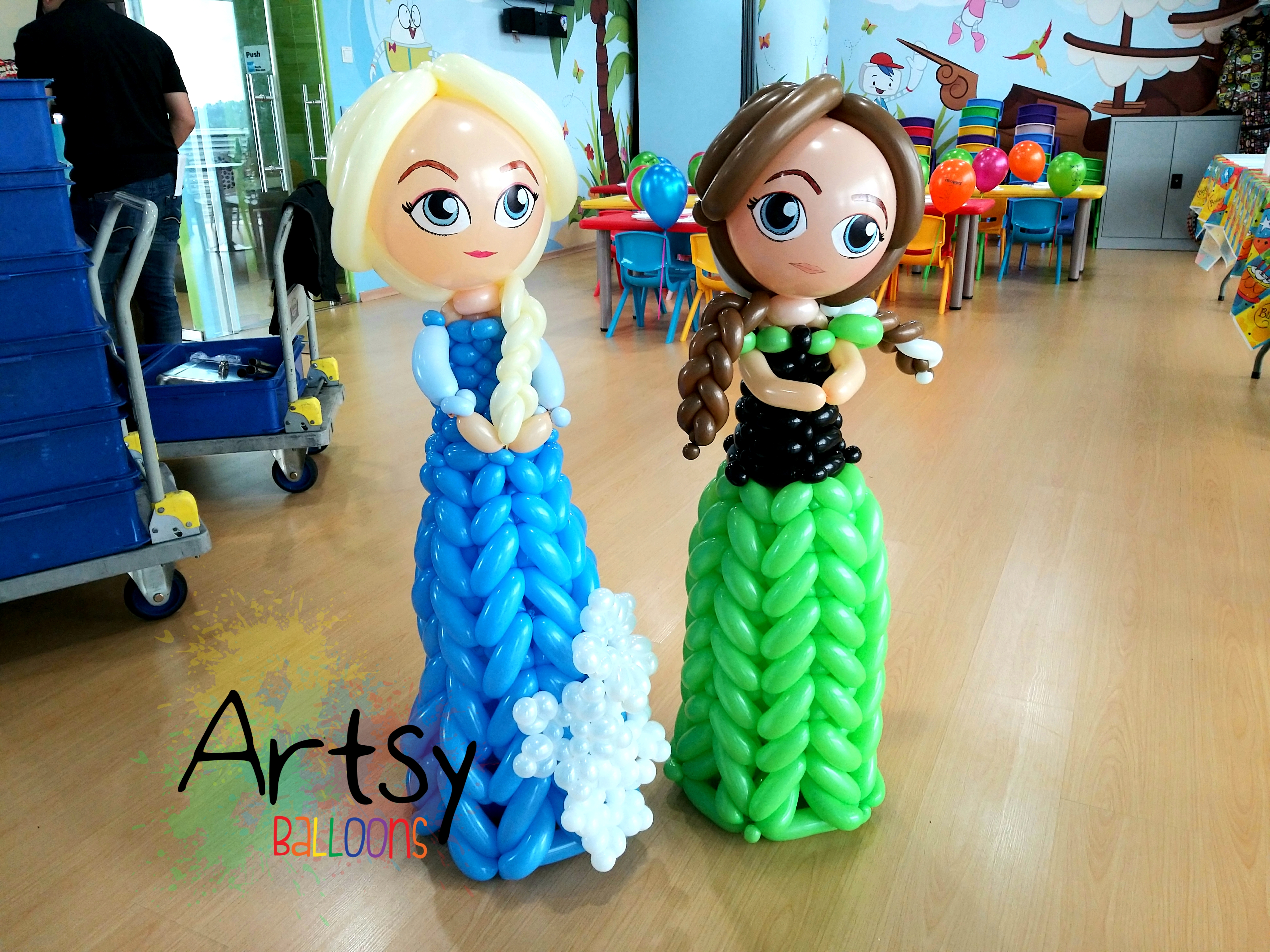 , Elsa and Anna Balloon Decorations, Singapore Balloon Decoration Services - Balloon Workshop and Balloon Sculpting