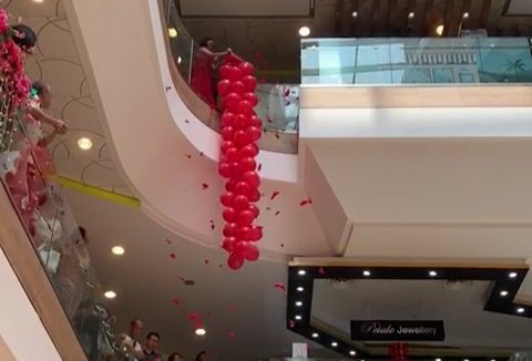 , Chinese New Year Balloon Firecrackers Bursting Mechanism, Singapore Balloon Decoration Services - Balloon Workshop and Balloon Sculpting